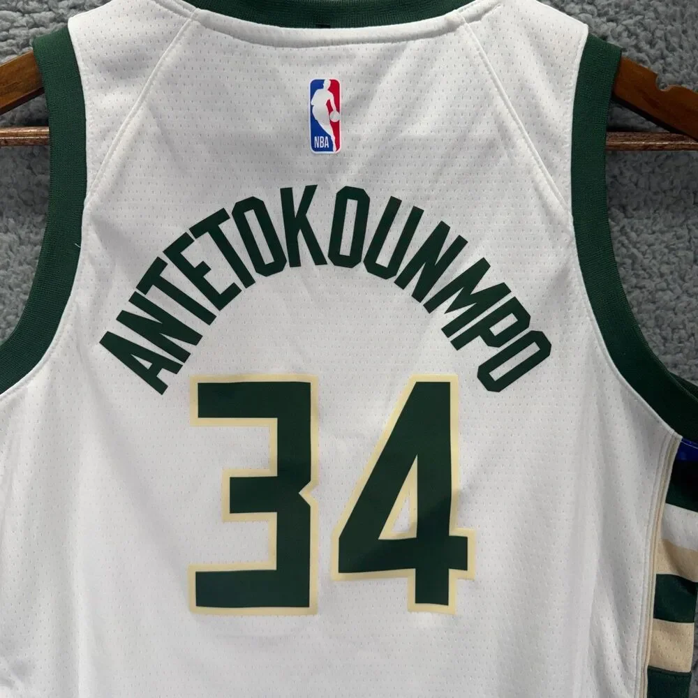 Youth Milwaukee Bucks Giannis Antetokounmpo Nike Swingman Jersey Size M 10/12